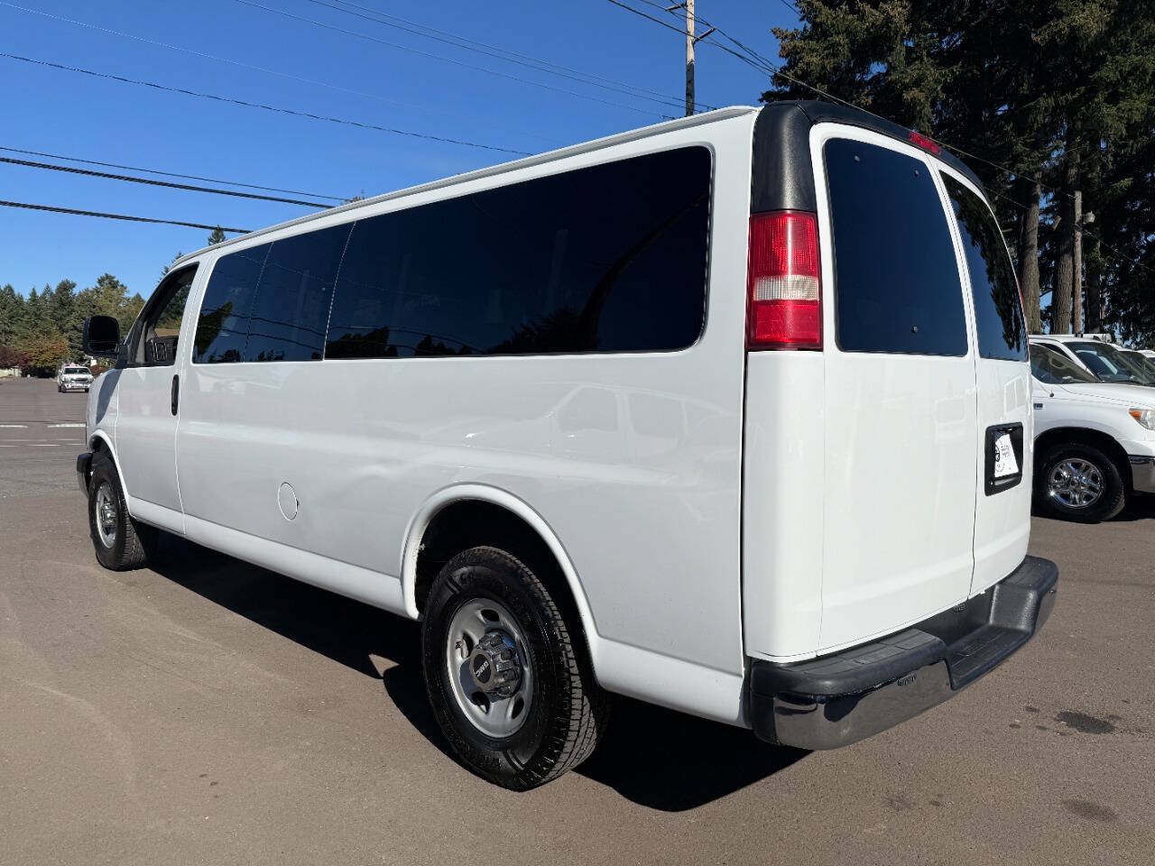 Used 2008 GMC Savana 3500 Extended Passenger w/ LT Preferred Equipment Group RWD image 8