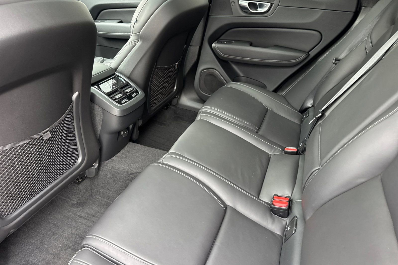 Used 2023 Volvo XC60 B5 Ultimate w/ Protection Package Premier FWD image 12