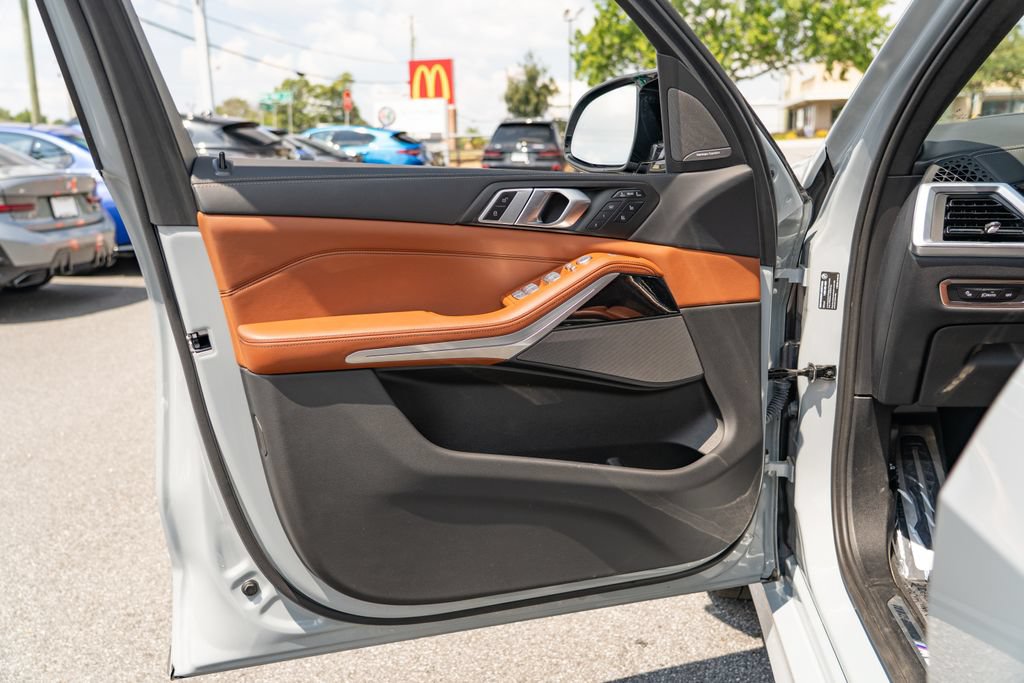 Used 2025 BMW X7 M60i AWD/4WD image 12