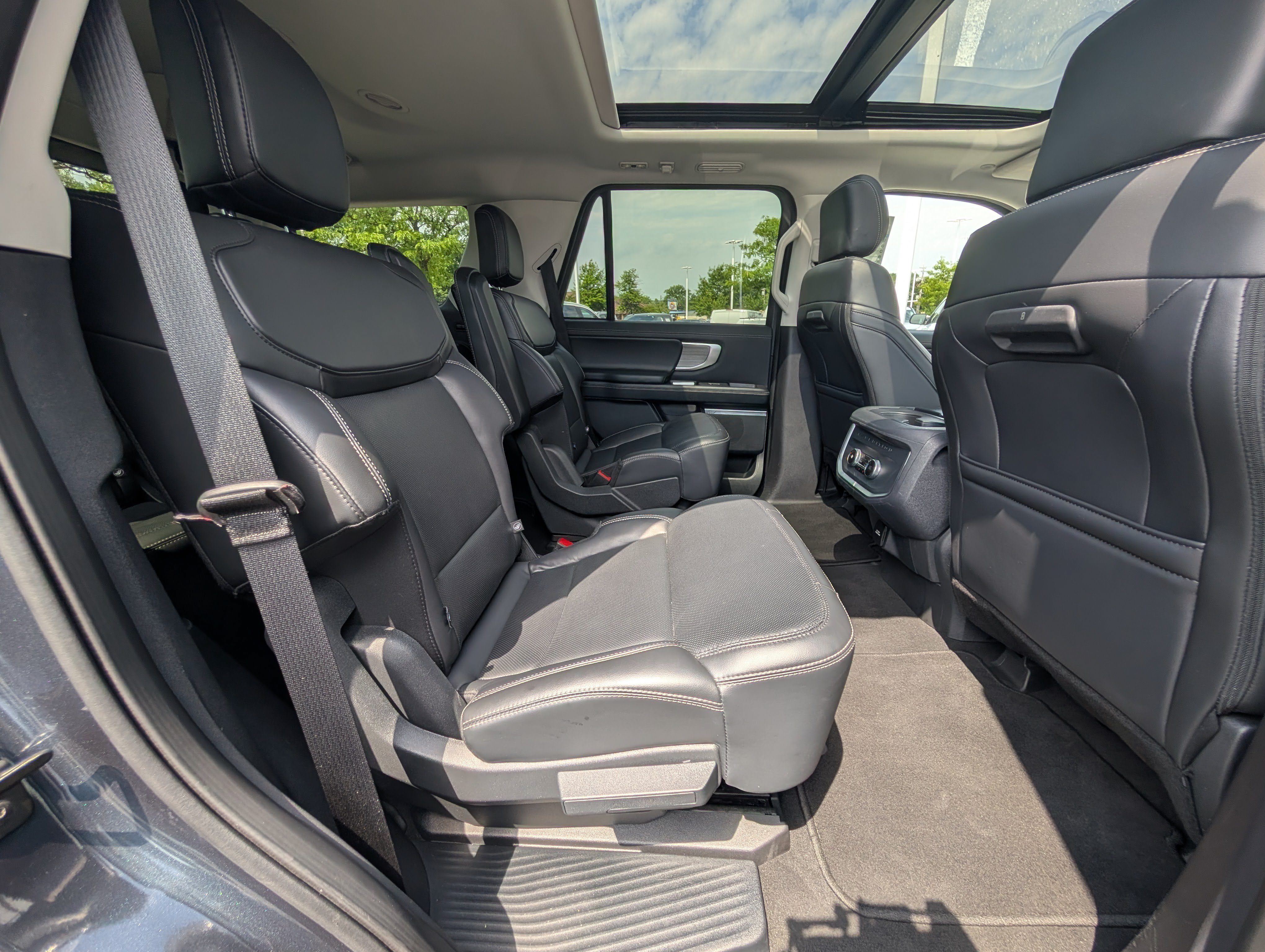 Used 2025 Ford Expedition Platinum AWD/4WD image 15