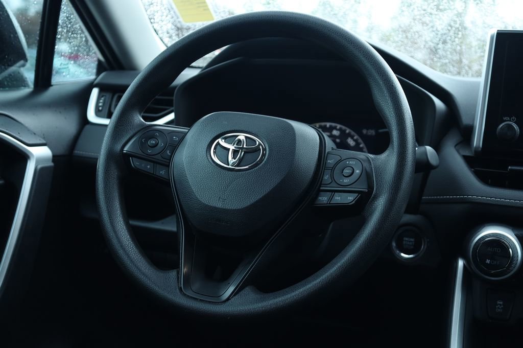 Used 2023 Toyota RAV4 XLE w/ Convenience Package image 5