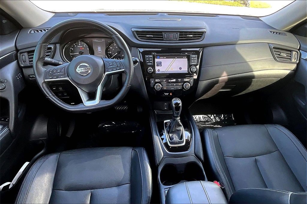 Used 2017 Nissan Rogue SL w/ SL Premium Package image 3