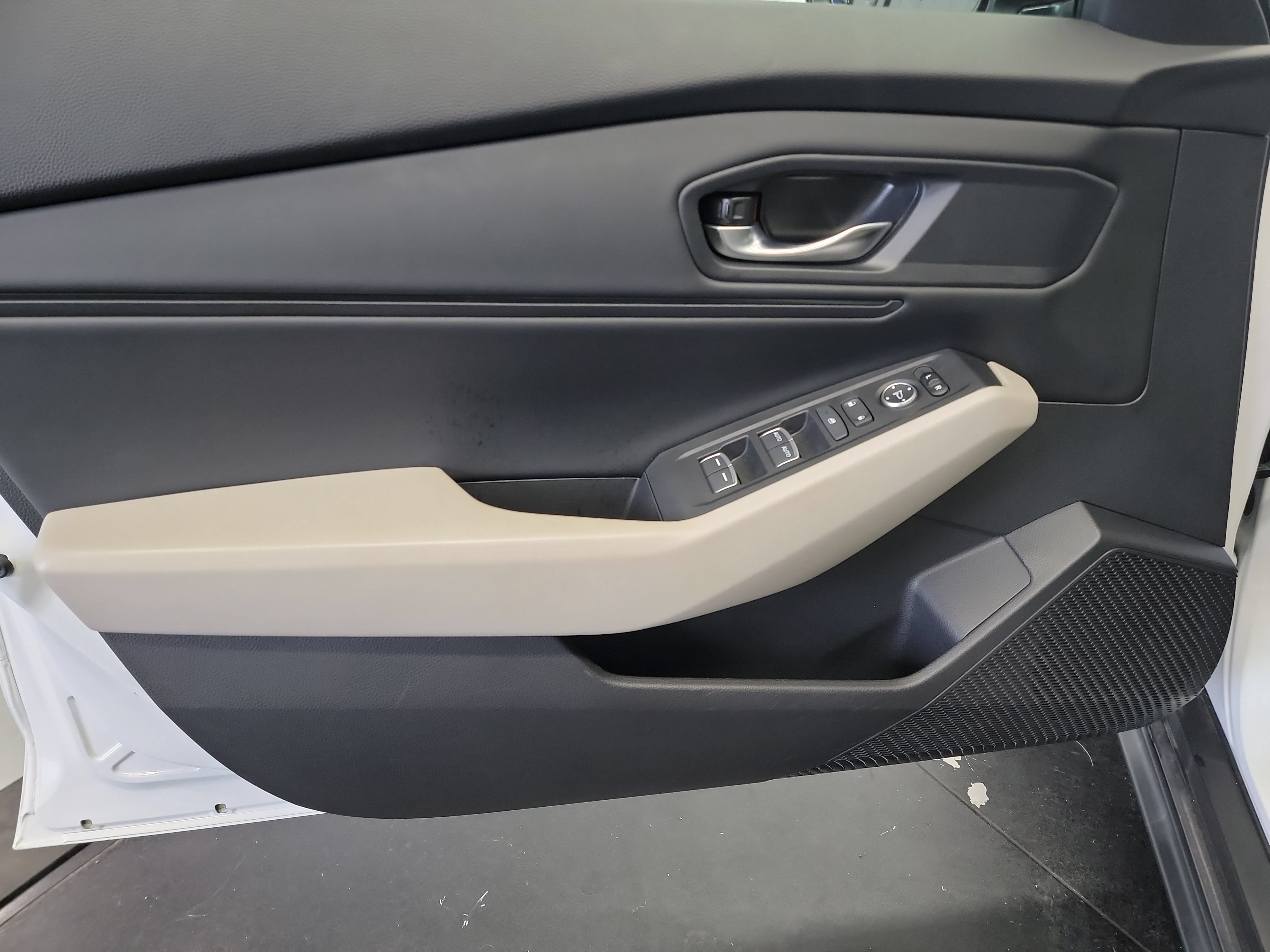 Used 2023 Honda Accord EX image 13