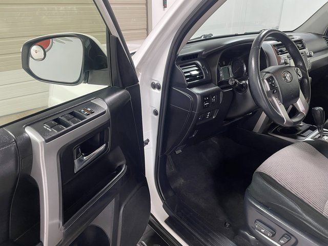 Used 2019 Toyota 4Runner SR5 AWD/4WD image 9