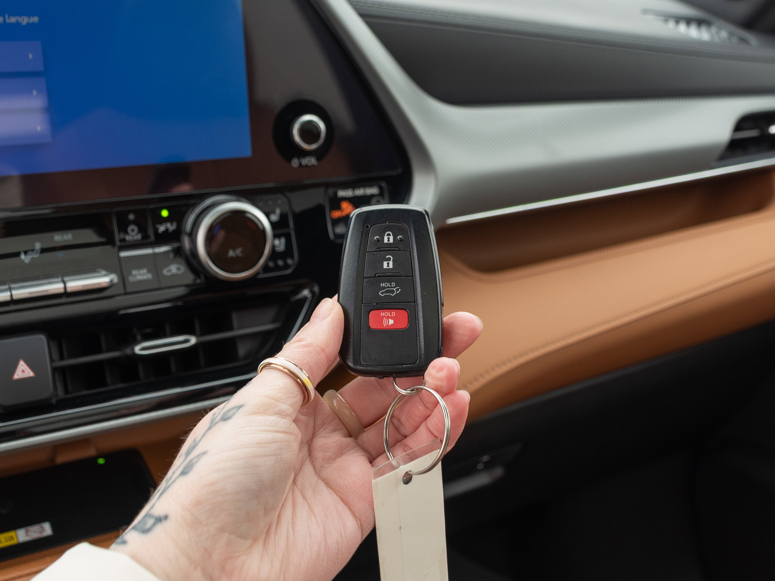 Used 2023 Toyota Highlander Platinum image 16