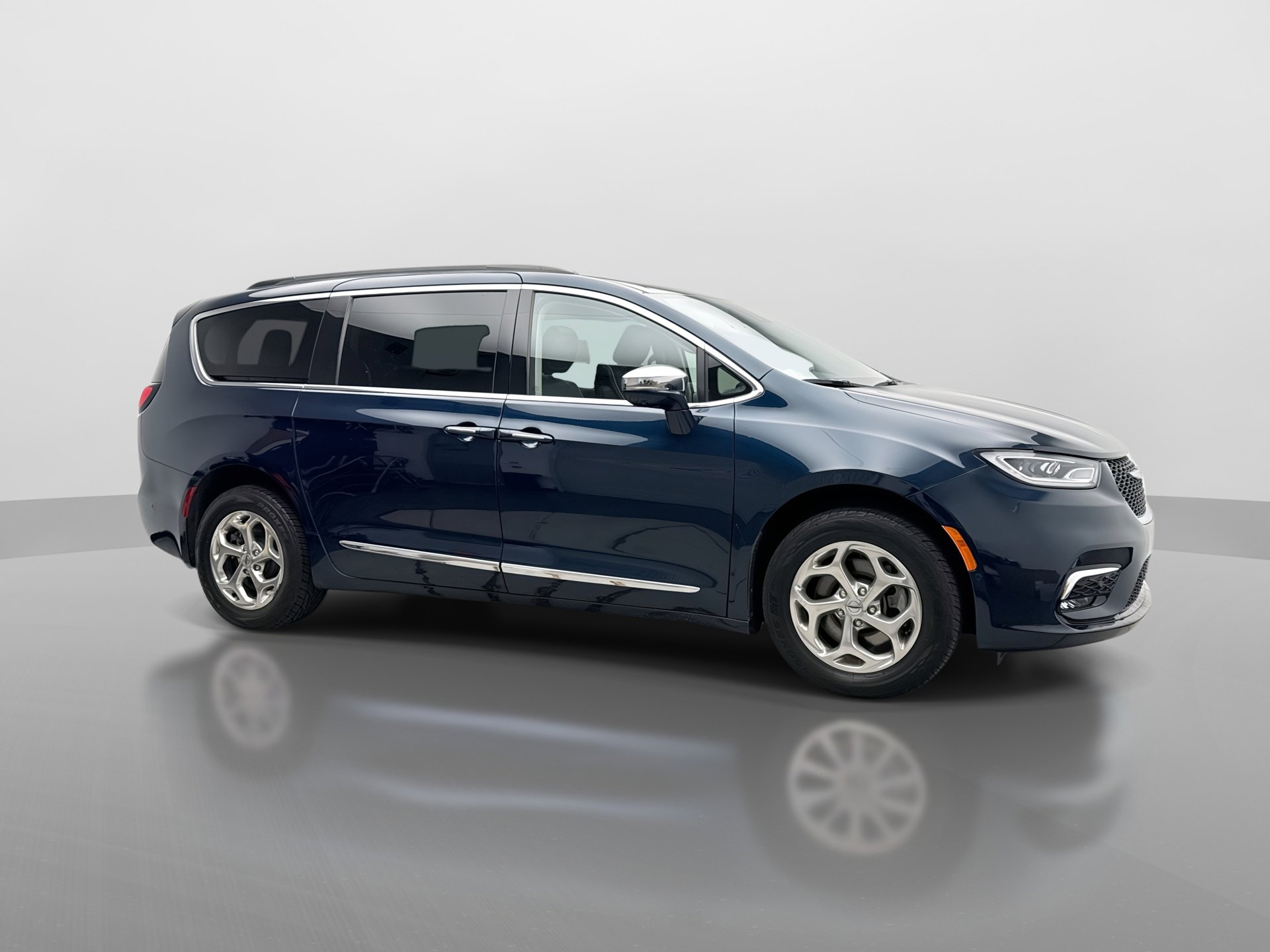 Used 2022 Chrysler Pacifica Limited image 7