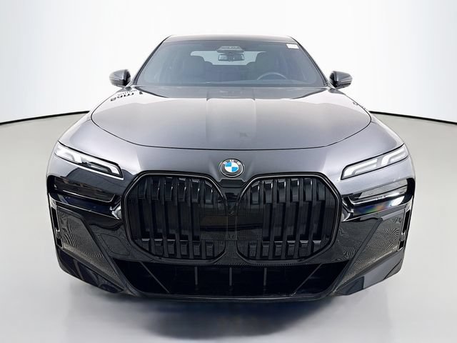 Used 2025 BMW 760i xDrive AWD/4WD image 2