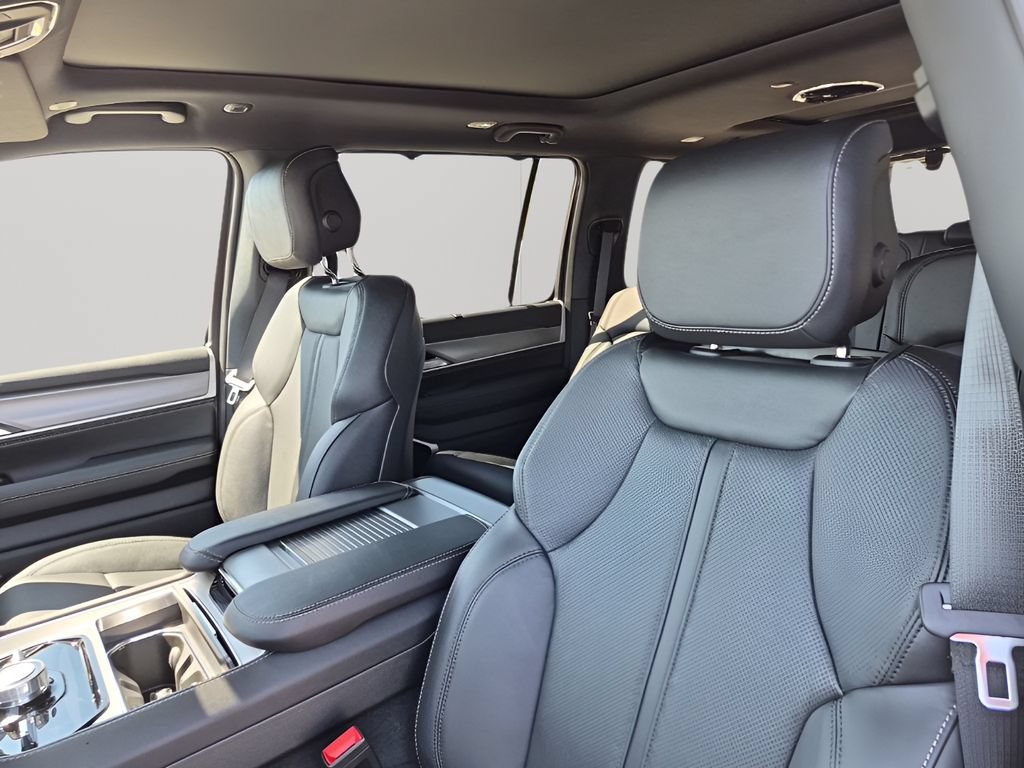 New 2026 Jeep Grand Wagoneer Limited AWD/4WD image 33