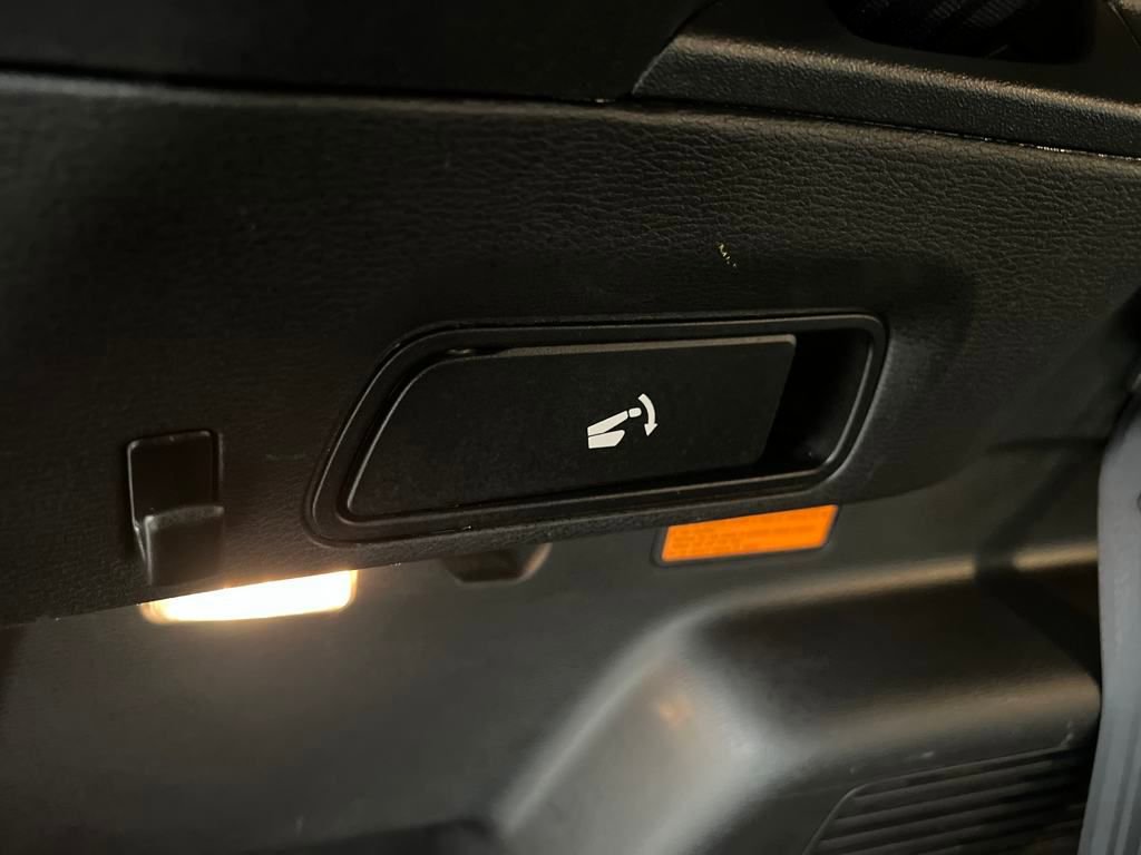 Used 2023 Mitsubishi Outlander SE image 37