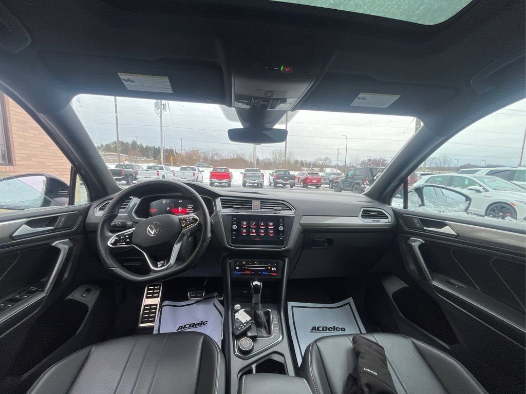 Used 2024 Volkswagen Tiguan SE R-Line image 27