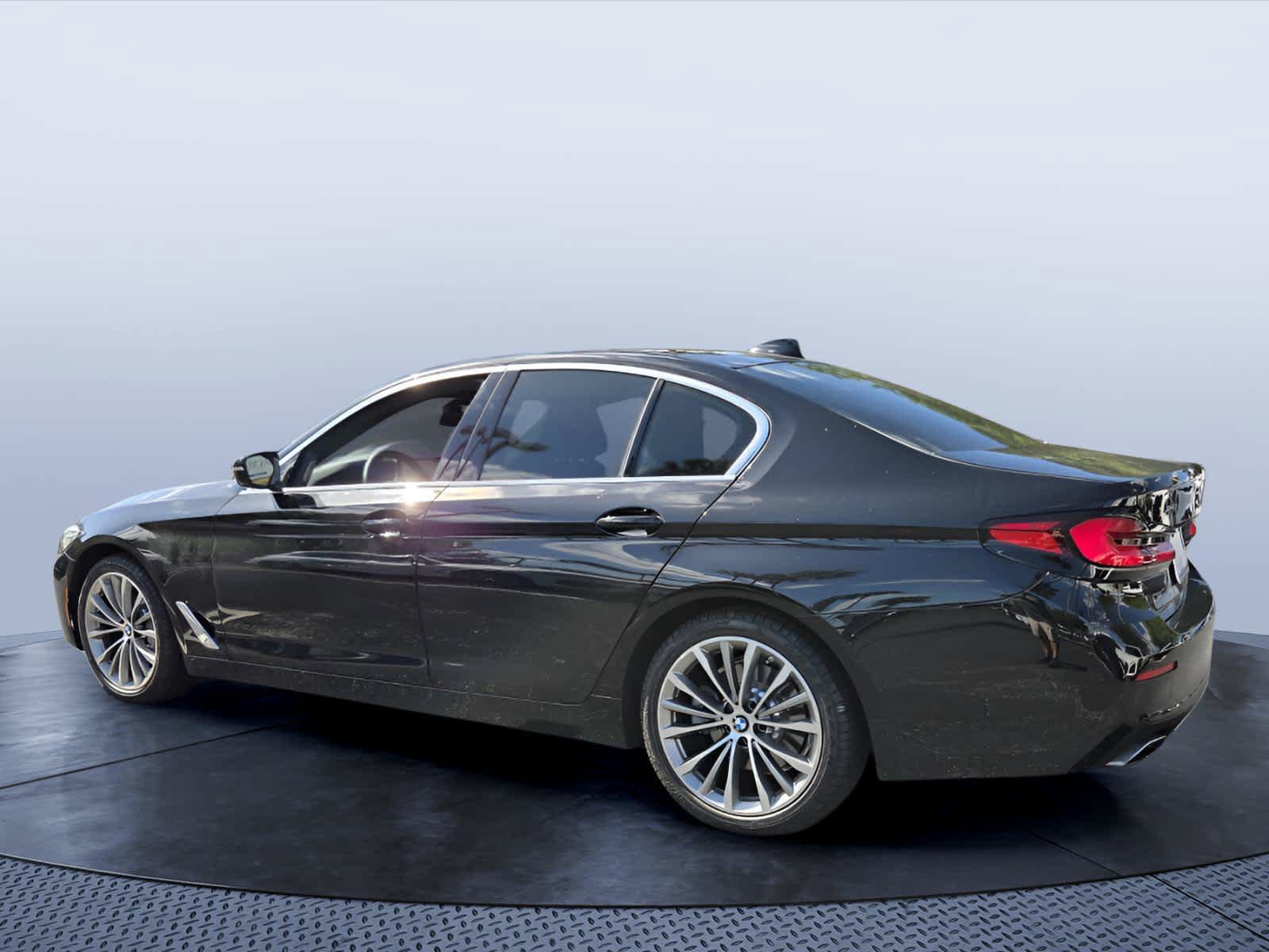Certified 2023 BMW 530i xDrive w/ Premium Package AWD/4WD image 4