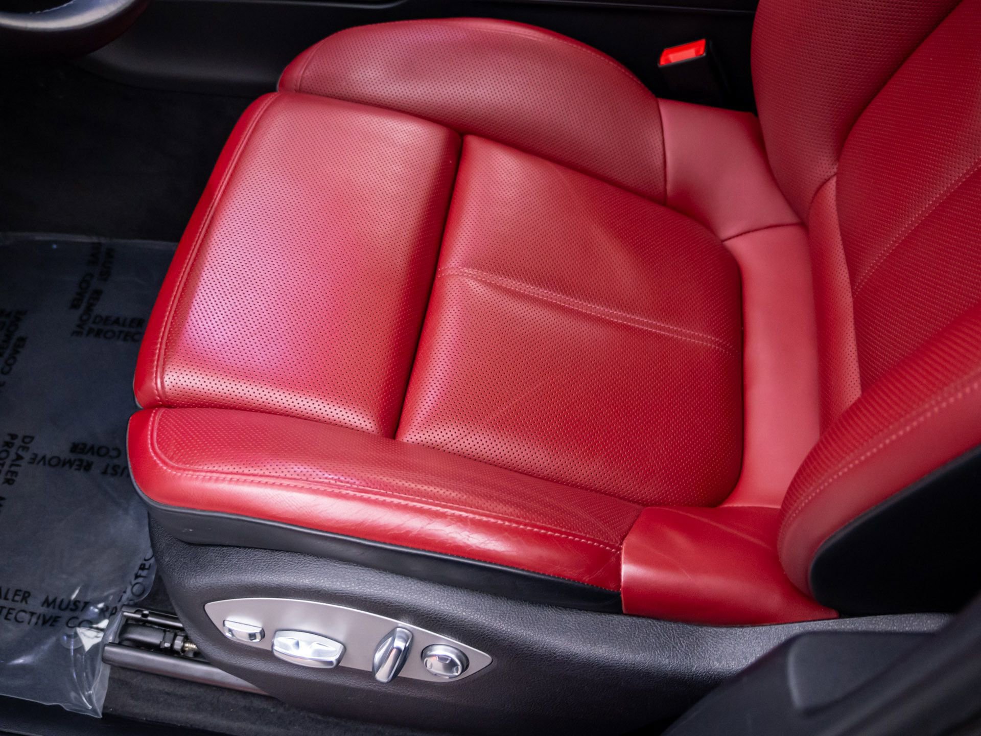 Certified 2023 Porsche Macan Turbo image 15