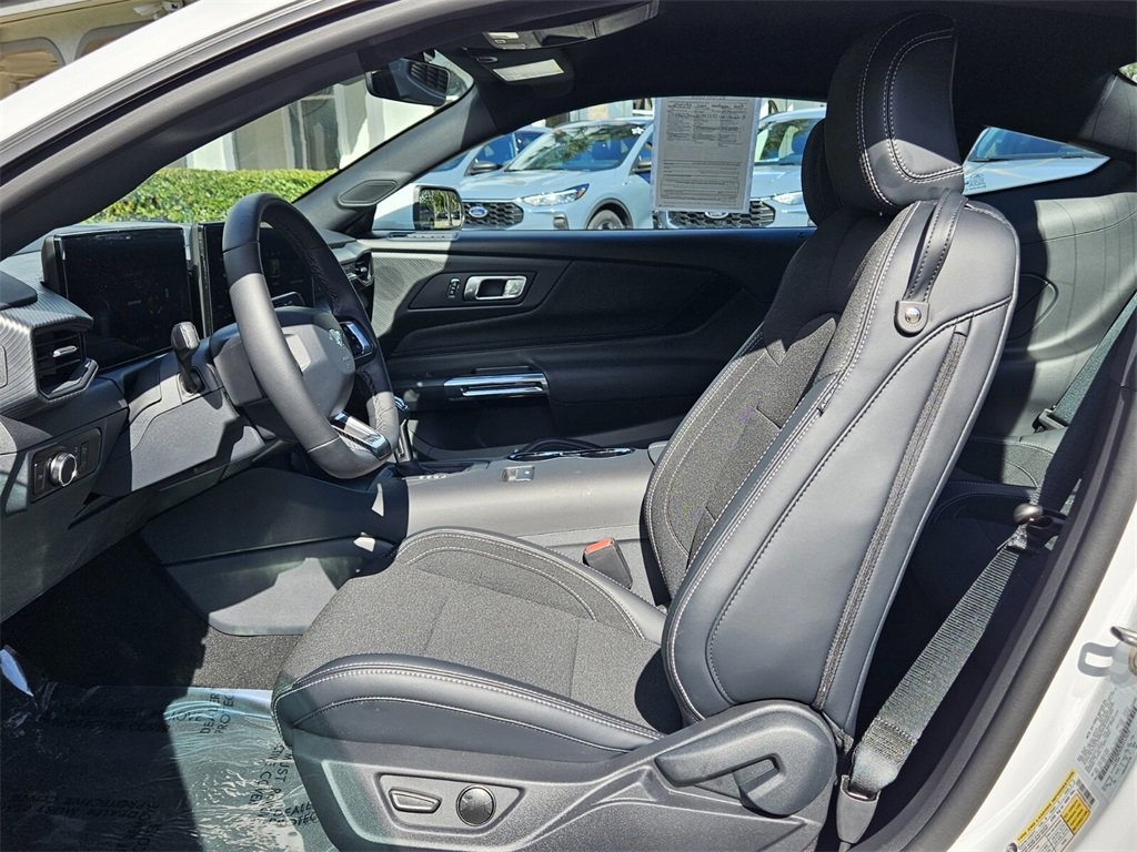 Used 2025 Ford Mustang Coupe image 3