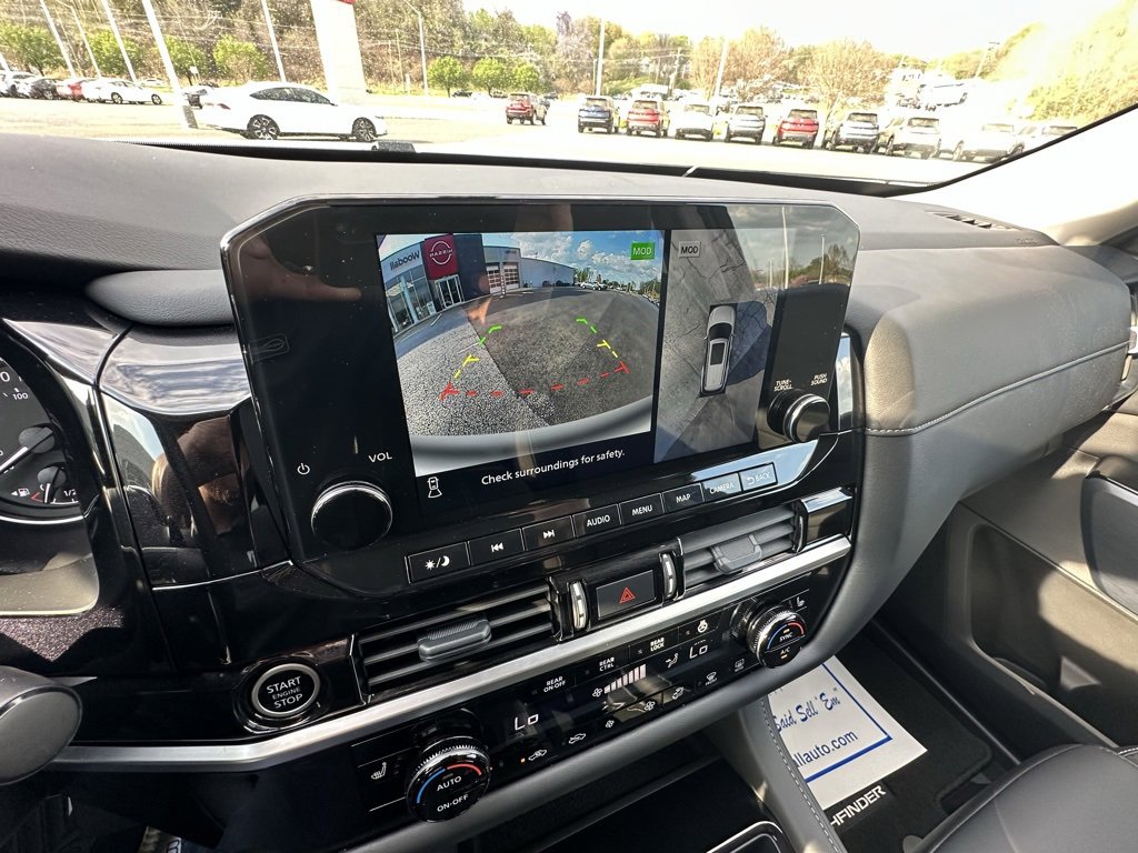 Used 2024 Nissan Pathfinder SL w/ Lighting Package (N92) image 22