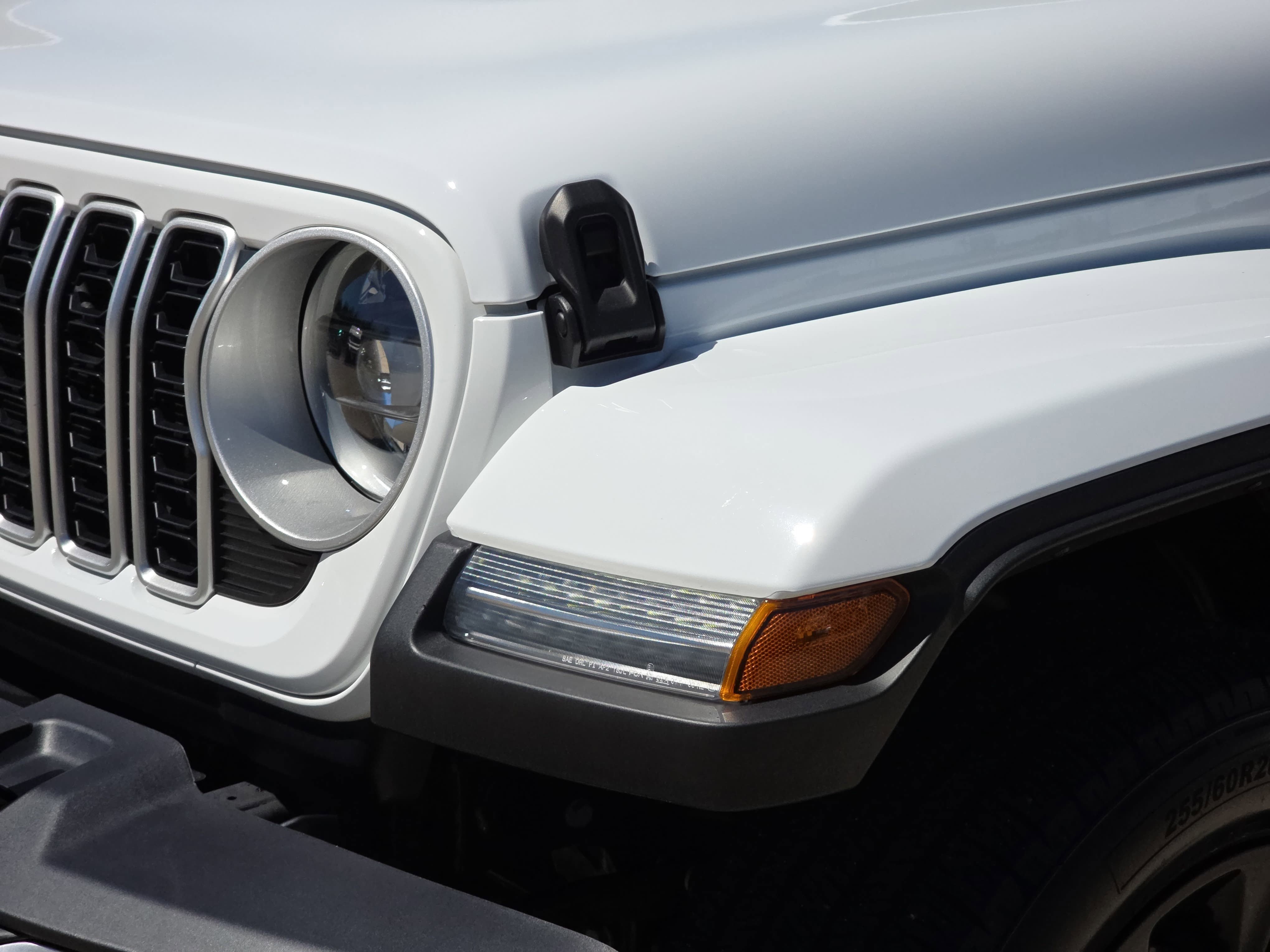 Used 2025 Jeep Wrangler Unlimited Sahara AWD/4WD image 32