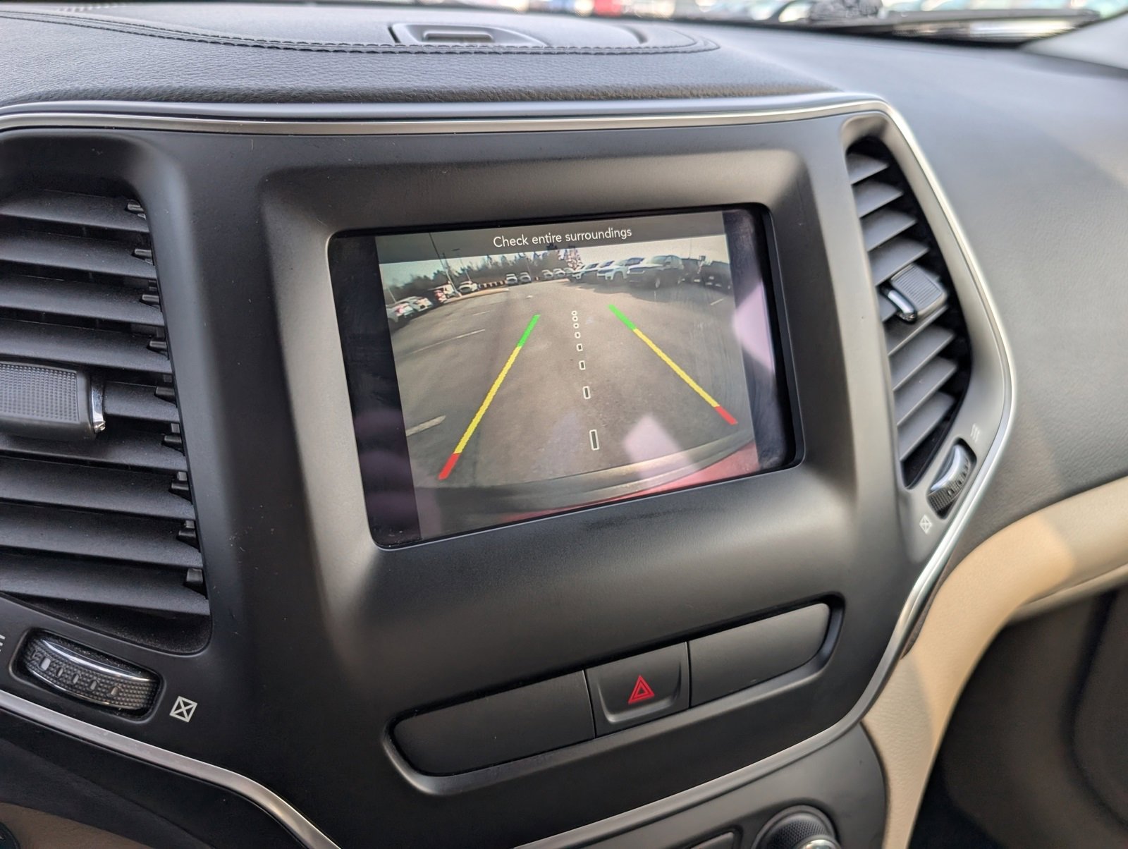 Certified 2019 Jeep Cherokee Latitude w/ Cold Weather Group image 17