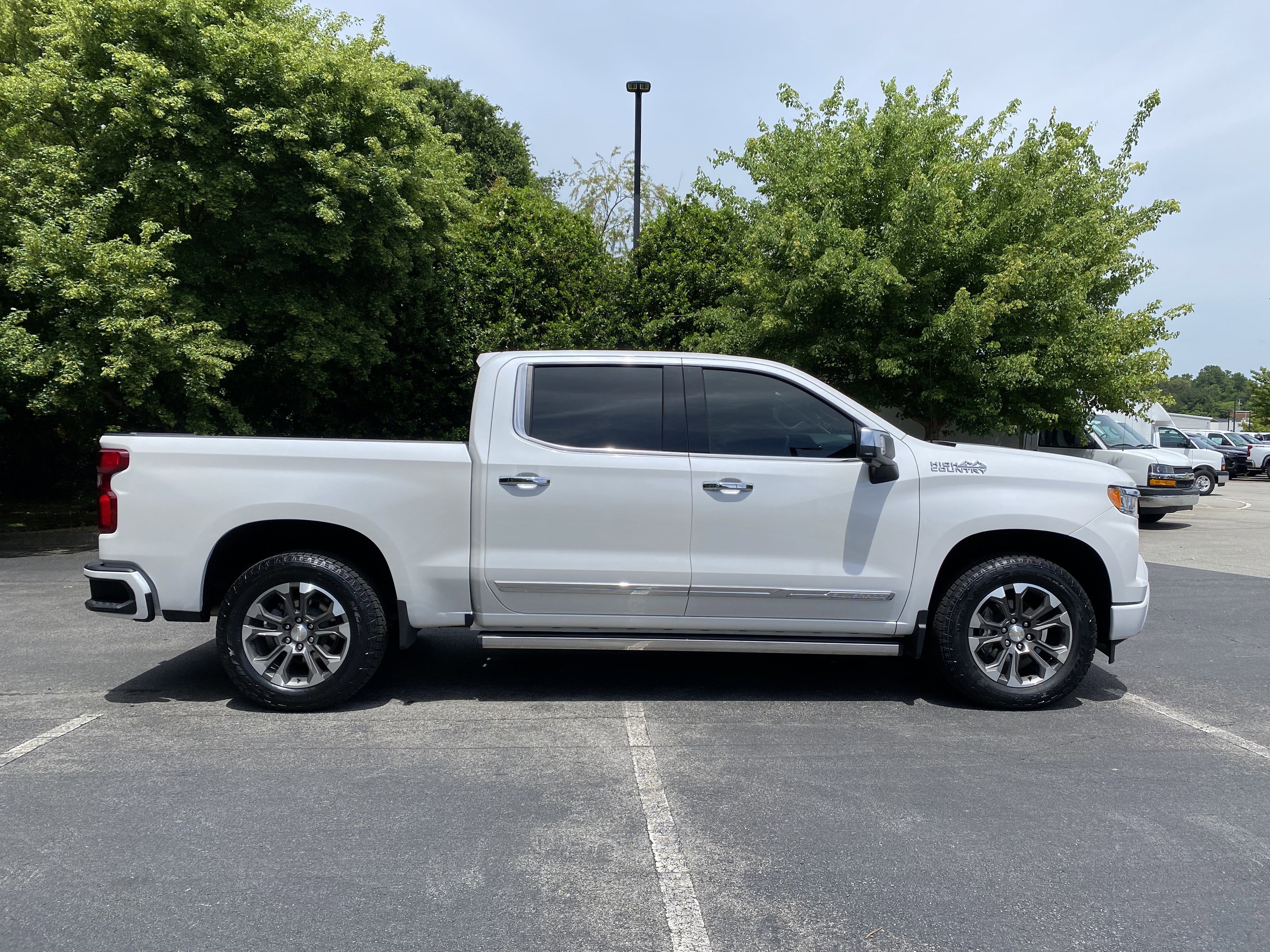 Used 2024 Chevrolet Silverado 1500 High Country w/ Technology Package AWD/4WD image 10