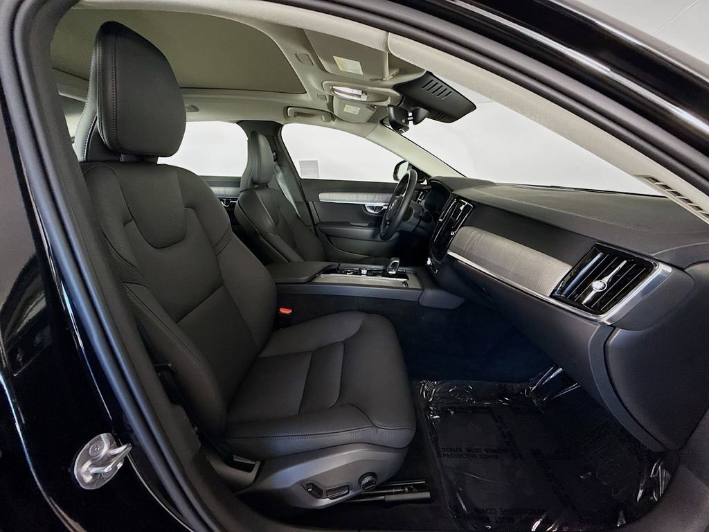 Certified 2025 Volvo S90 B6 Plus image 30