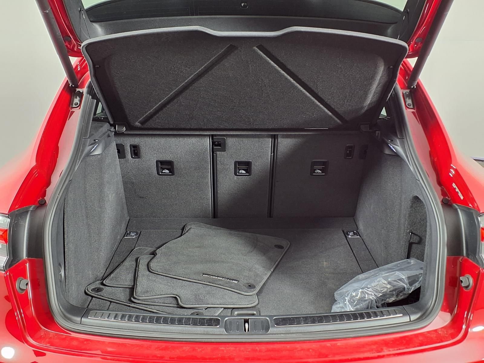 Used 2024 Porsche Macan Turbo image 15