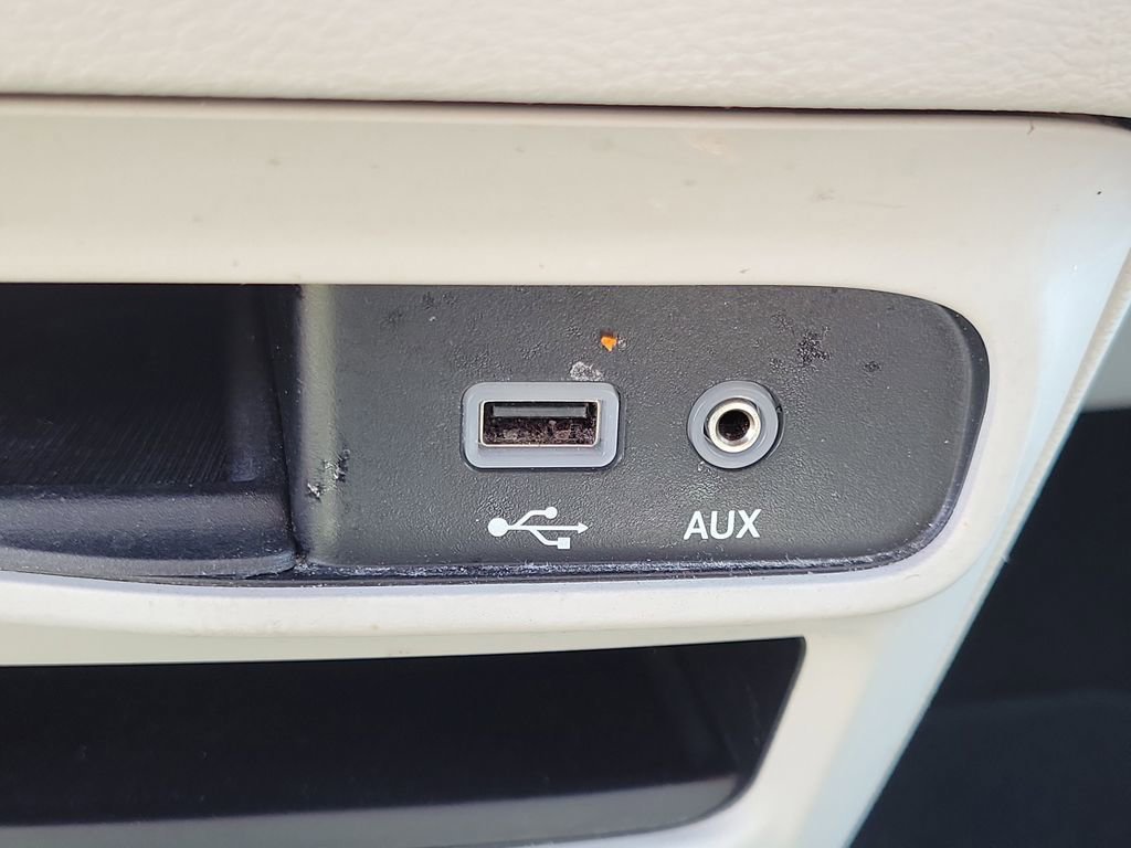 Used 2018 Chrysler Pacifica Touring-L FWD image 31