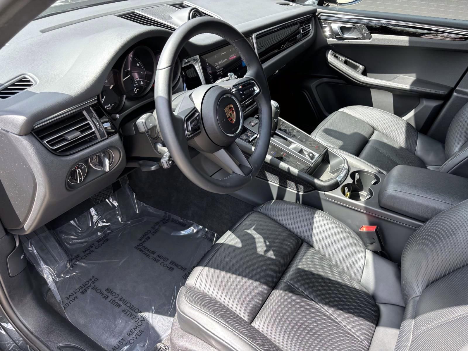 Used 2025 Porsche Macan image 4