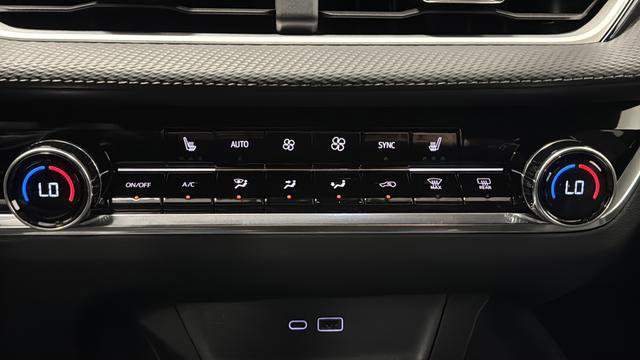 New 2026 Chevrolet Equinox LT w/ Convenience Package II AWD/4WD image 17