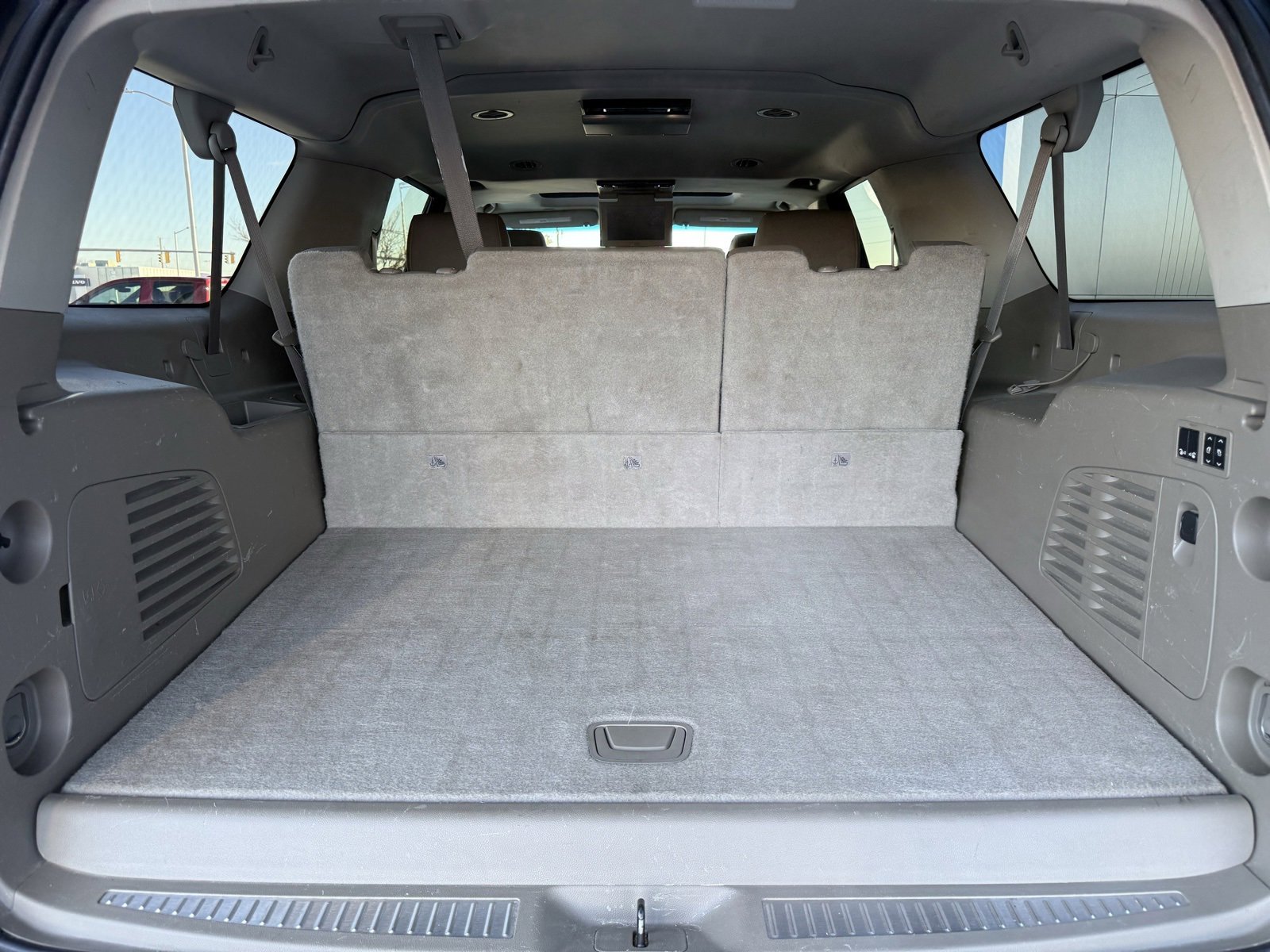 Used 2015 Chevrolet Suburban LTZ image 16