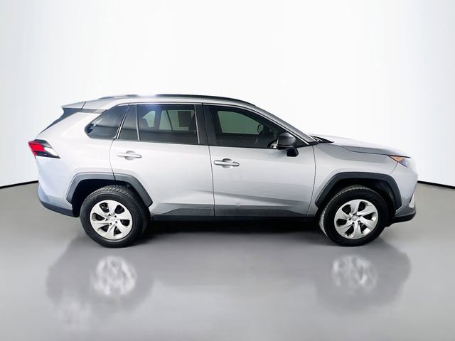 Used 2019 Toyota RAV4 LE FWD image 9