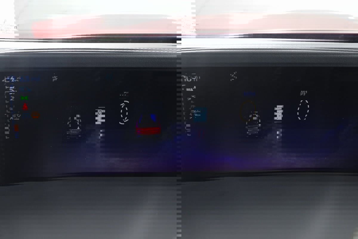 Used 2025 Lincoln Nautilus Premier image 43