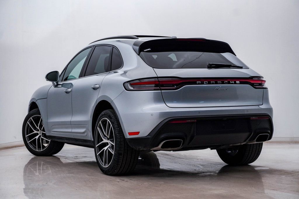 Certified 2025 Porsche Macan image 3