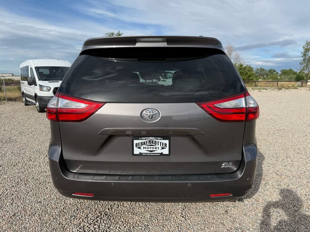Used 2017 Toyota Sienna XLE w/ XLE Navigation Package AWD/4WD image 9