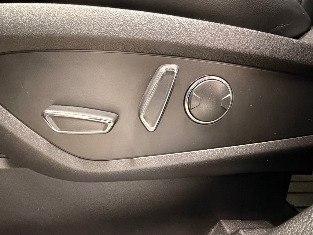 Used 2023 Lincoln Nautilus Reserve AWD/4WD image 24