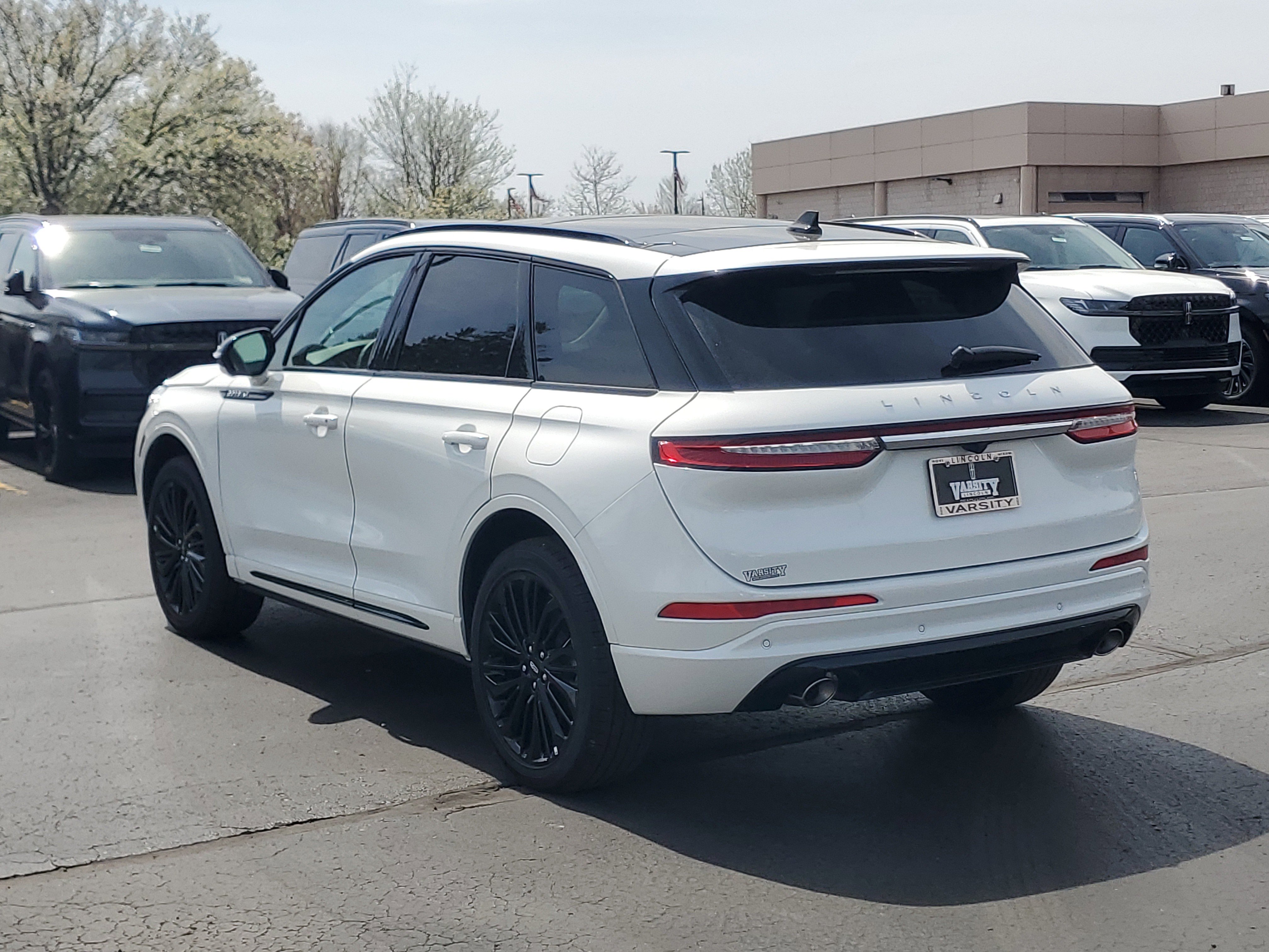 New 2026 Lincoln Corsair Reserve w/ Jet Appearance Package AWD/4WD image 3