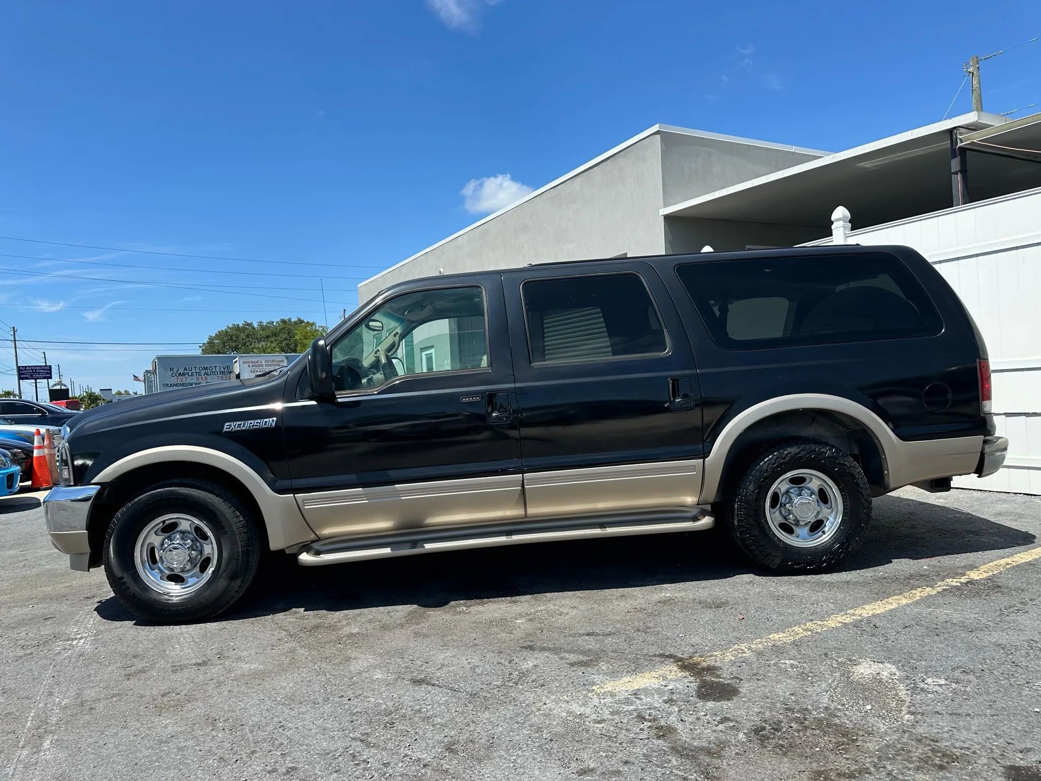 Used 2000 Ford Excursion Limited image 2