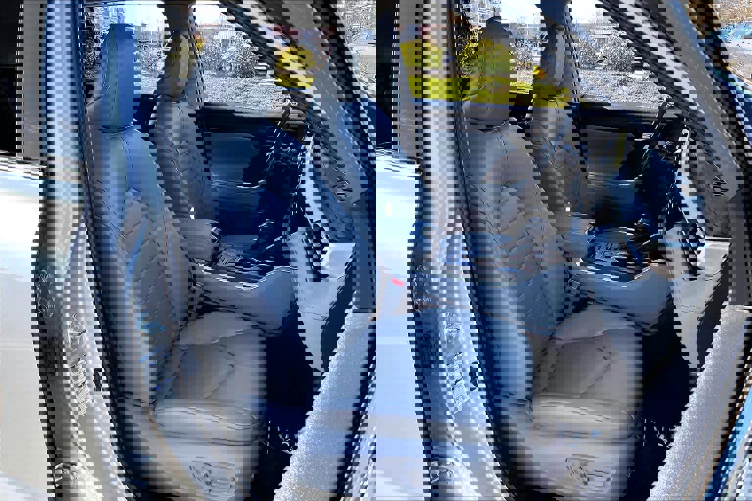 Used 2022 Toyota Highlander XLE image 9