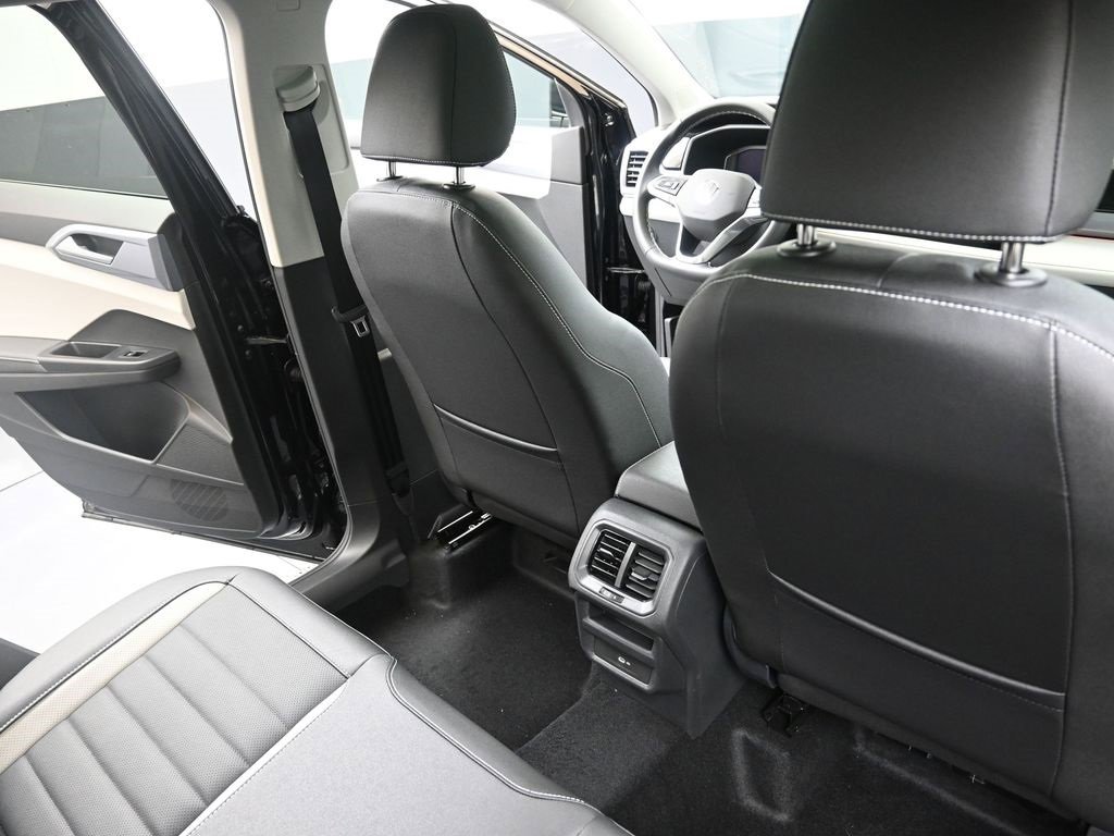 New 2025 Volkswagen Taos SEL image 15