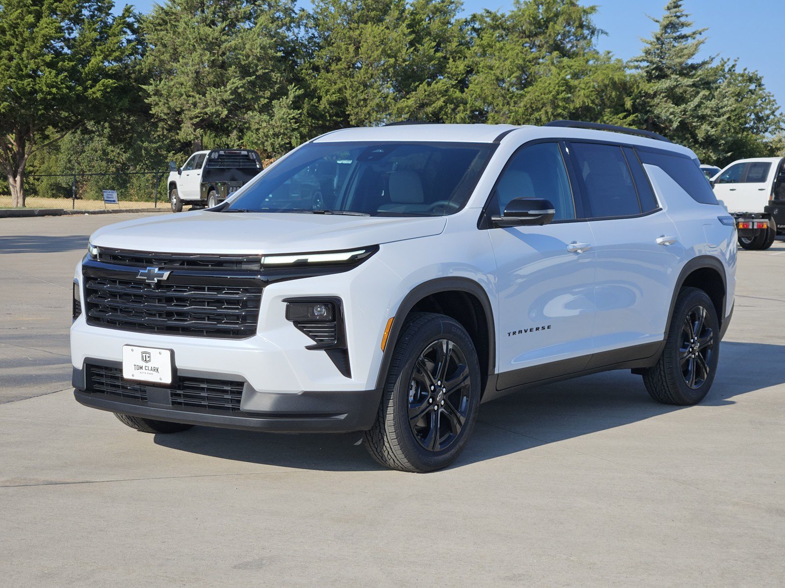 New 2027 Chevrolet Traverse LT w/ Midnight/Sport Edition FWD image 2