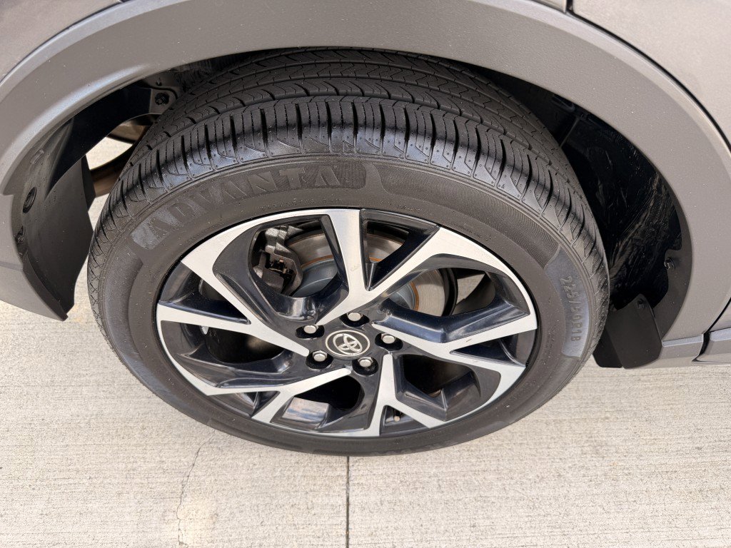 Used 2018 Toyota C-HR XLE FWD image 12