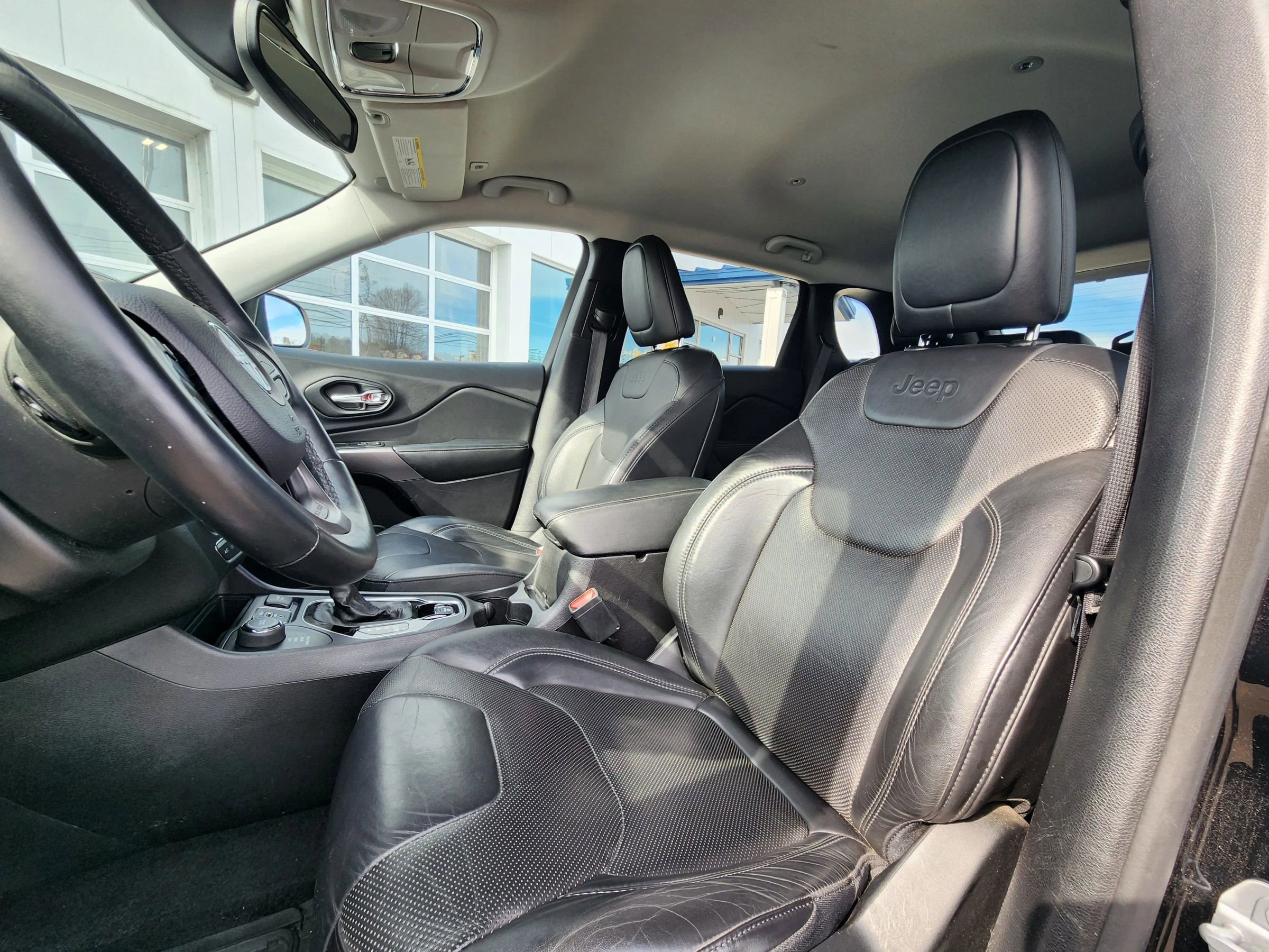 Used 2019 Jeep Cherokee Limited AWD/4WD image 24
