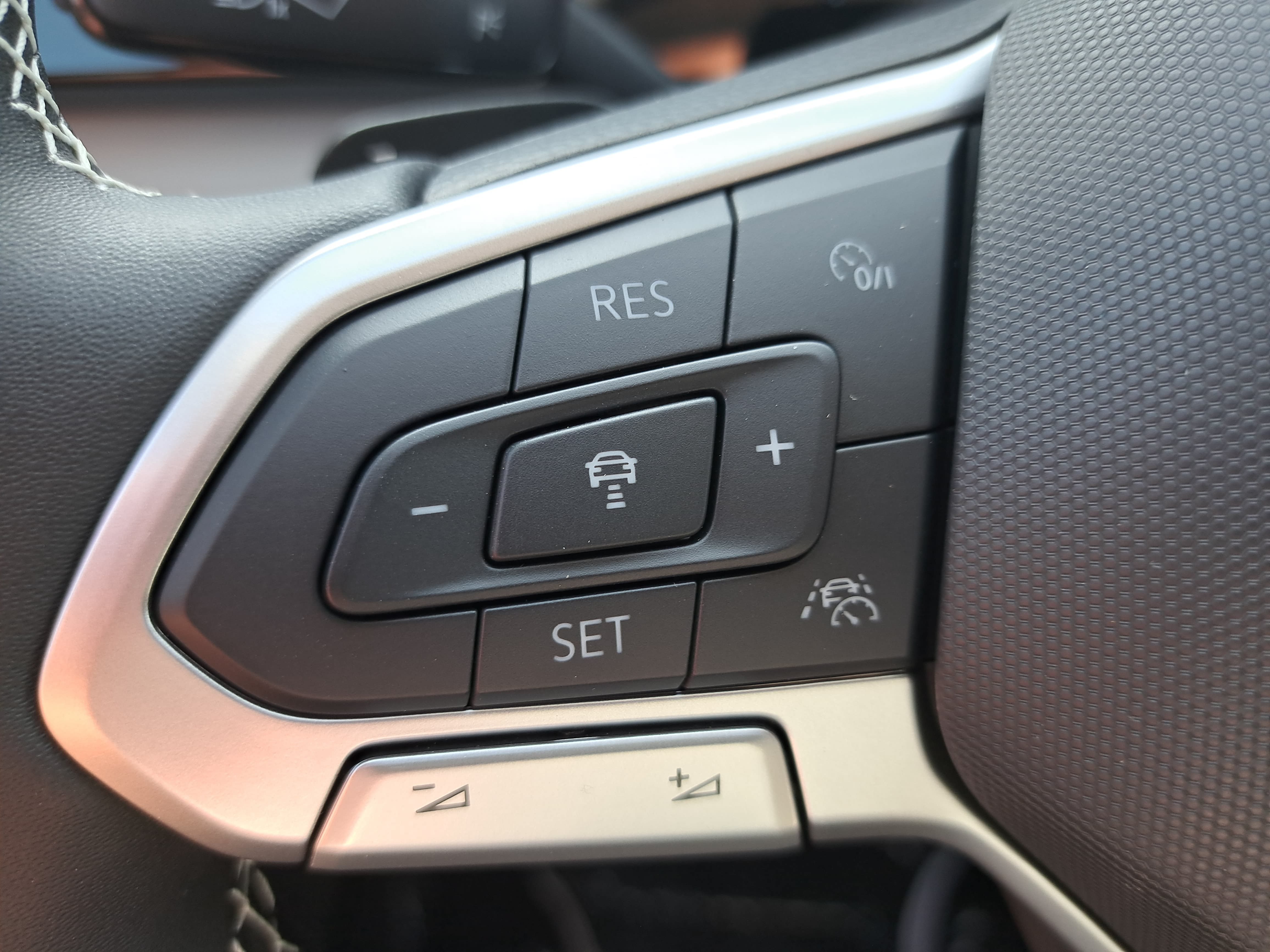 New 2026 Volkswagen Atlas SE FWD image 18