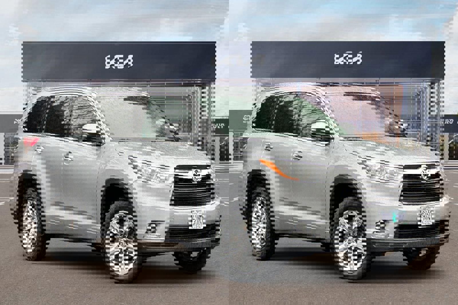 Used 2014 Toyota Highlander Limited image 2