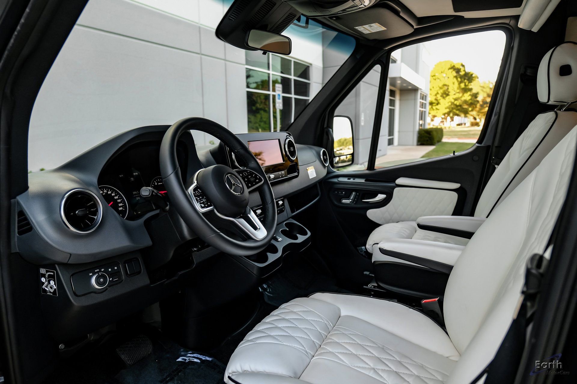 Used 2023 Mercedes-Benz Sprinter 3500 image 2