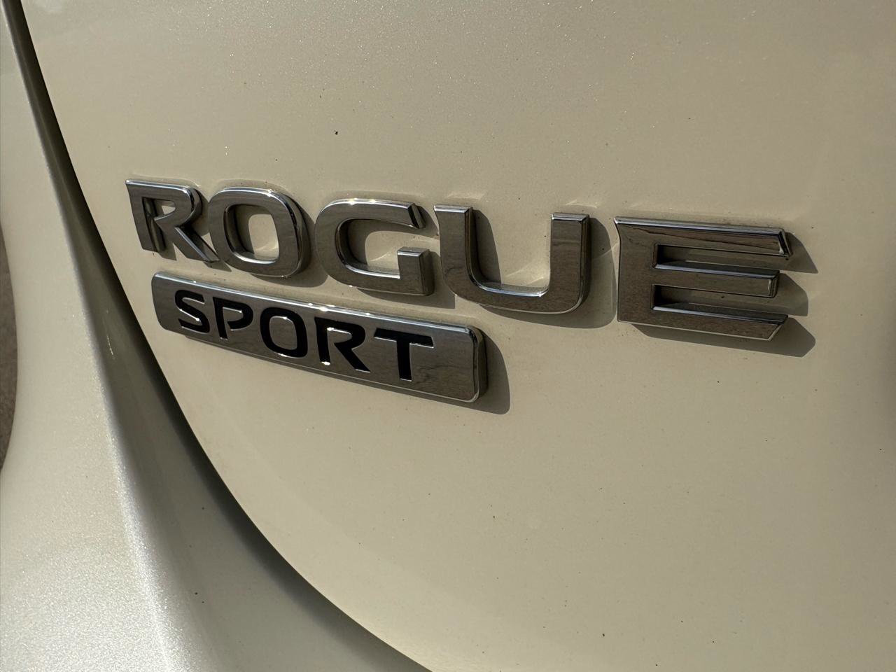 Used 2017 Nissan Rogue Sport SV w/ SV All-Weather Package AWD/4WD image 4