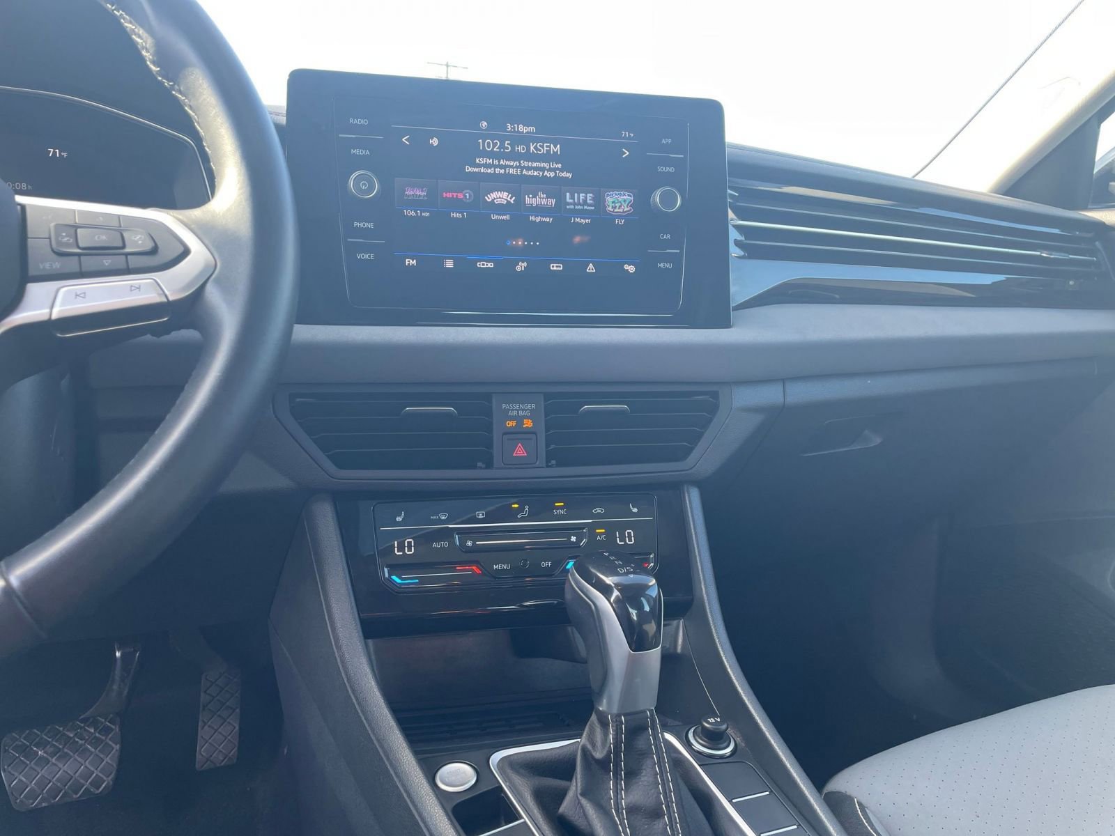 Used 2025 Volkswagen Jetta SE image 17