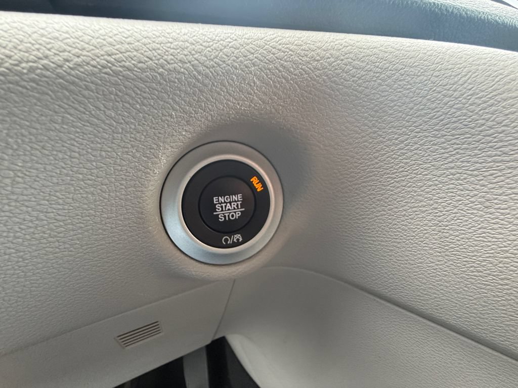 Used 2024 Chrysler Pacifica Touring-L FWD image 31