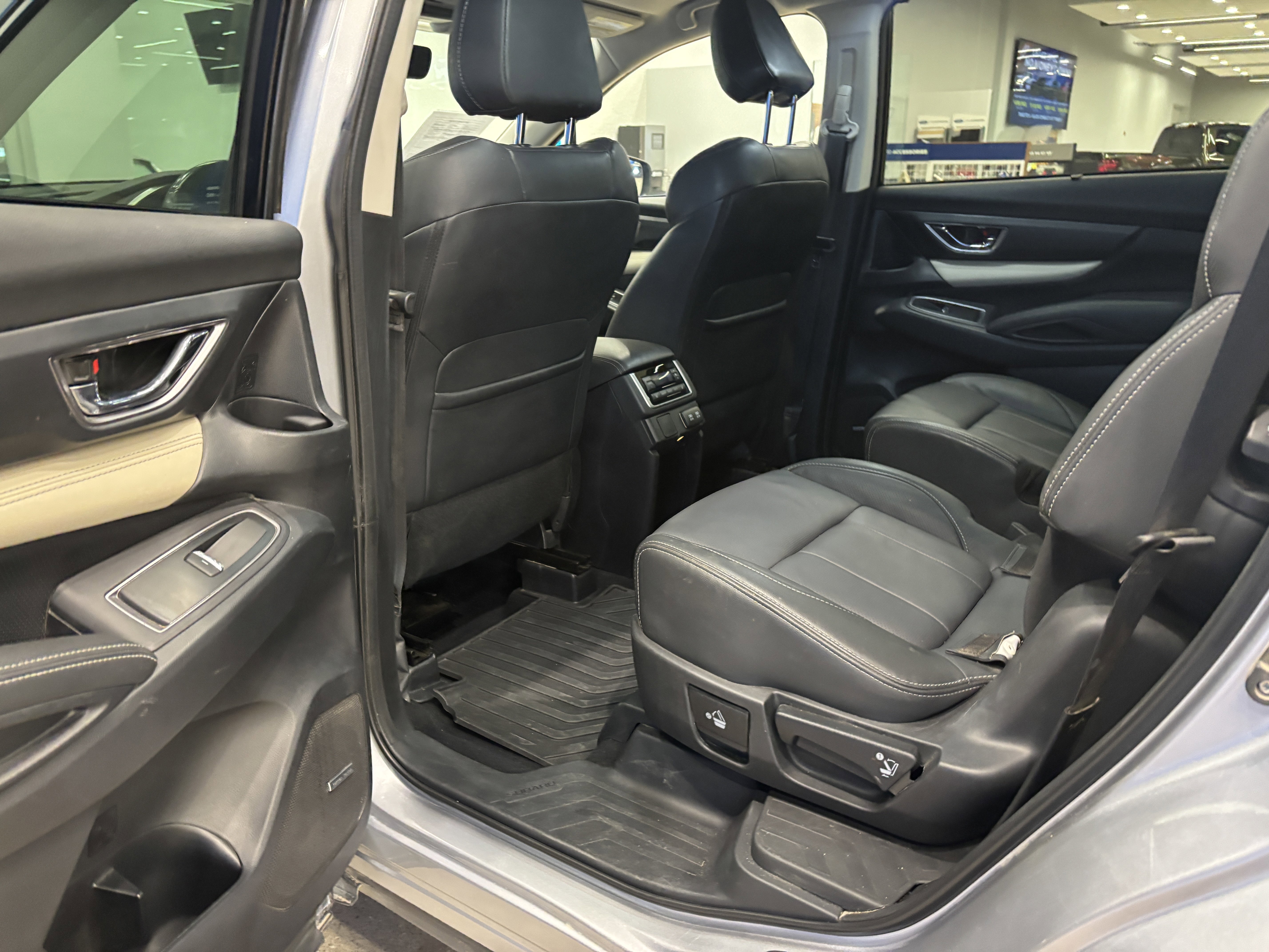 Used 2022 Subaru Ascent Limited w/ Technology Package image 13