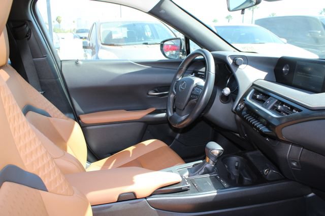 Used 2019 Lexus UX 200 FWD image 5