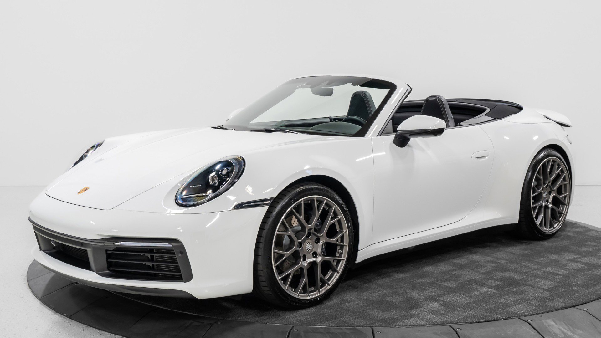 Used 2022 Porsche 911 Carrera image 2