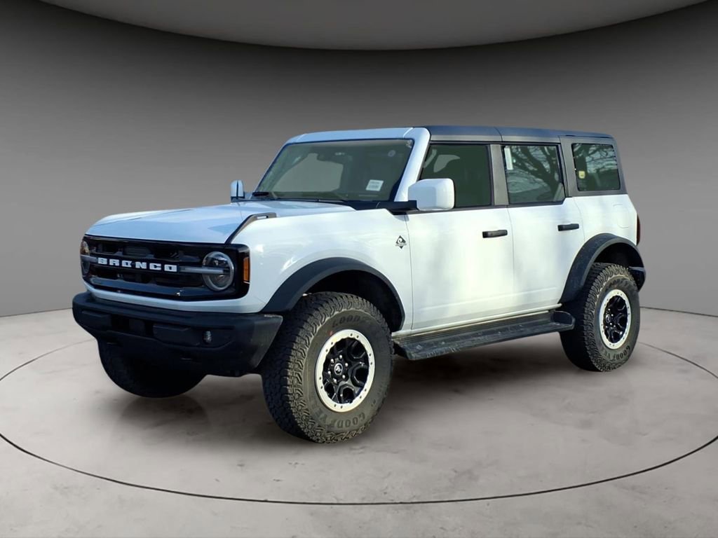 New 2026 Ford Bronco Outer Banks w/ Sasquatch Package image 1