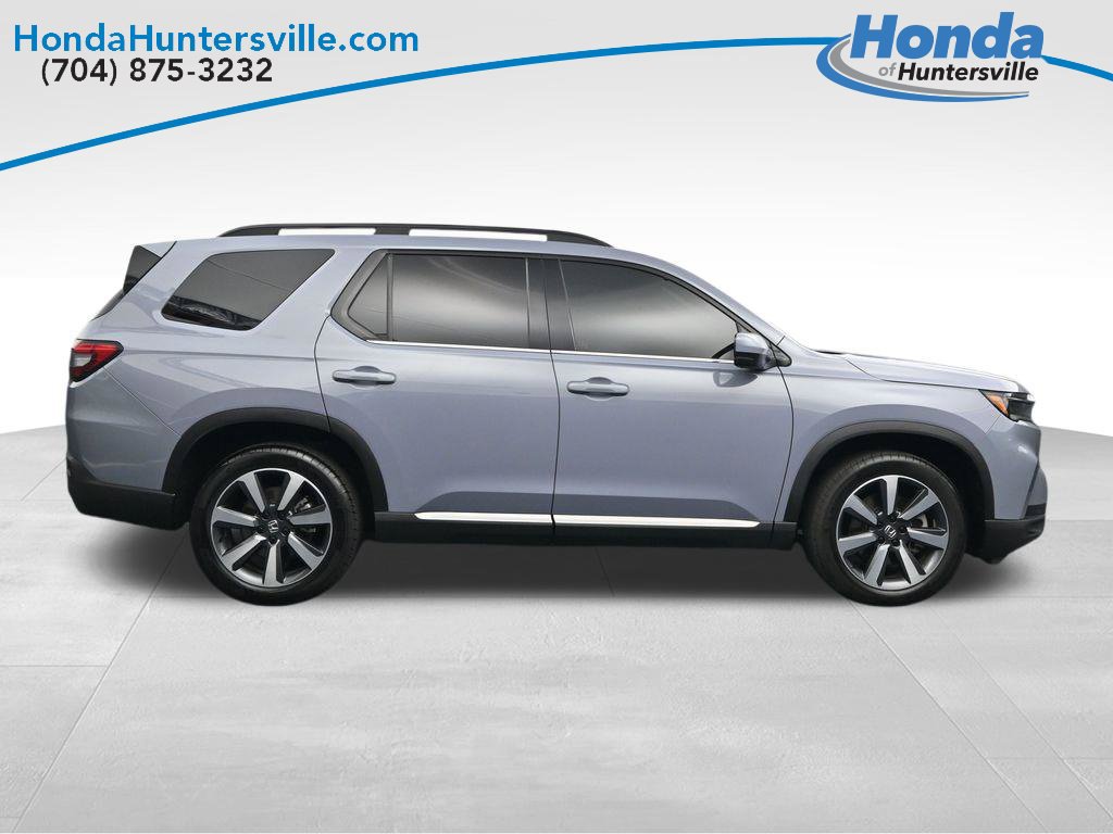 Used 2025 Honda Pilot Touring image 9